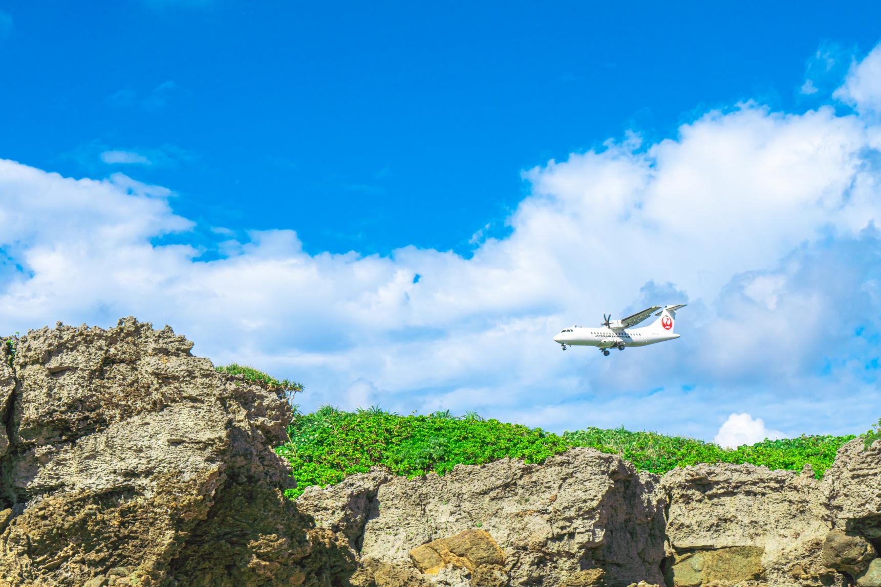飛行機は鹿児島・那覇・奄美大島（徳之島経由）から発着！