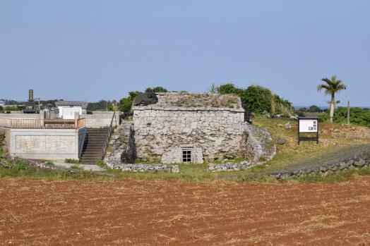 屋者ガジマル墓（琉球式墳墓）-5